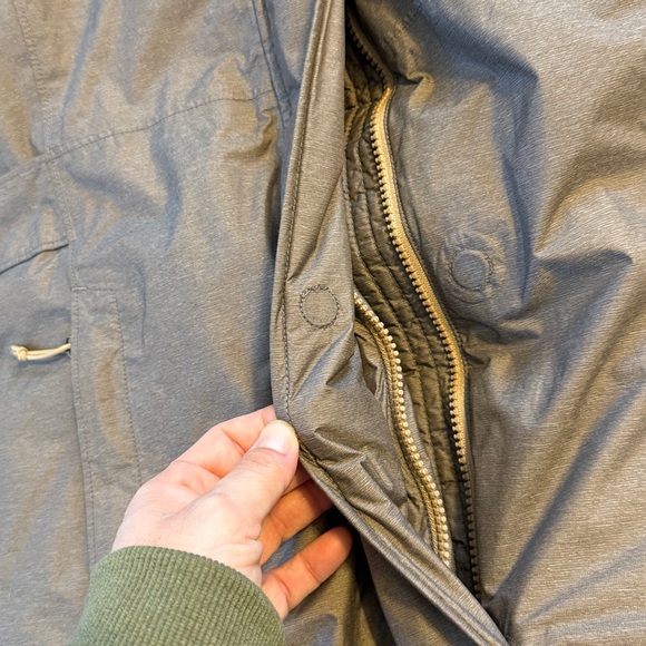 The North Face | EUC Khaki Colored Puffer Jacket with Hood - Picture 8 of 14